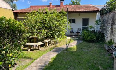 Casa en  Turdera  3 dormitorios cochera y quincho