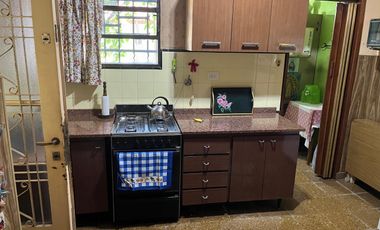 Casa en  Turdera  3 dormitorios cochera y quincho