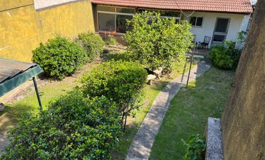 Casa en  Turdera  3 dormitorios cochera y quincho