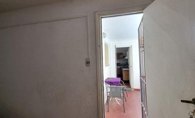 Casa esquina de 2 dormitorios, desarrollada en una sola planta, con amplio jardín!!!