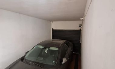 Casa esquina de 2 dormitorios, desarrollada en una sola planta, con amplio jardín!!!