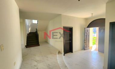 EN VENTA RESIDENCIAL AL NORTE EN FRACCIONAMIENTO CERRADO