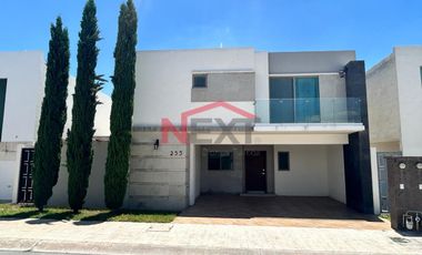 ???? Casa en venta al norte de Saltillo – Misiones VII con jardín y salón multiusos