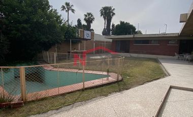 VENTA DE CASA EN ESQUINA DE UNA PLANTA EN REPÚBLICA ORIENTE