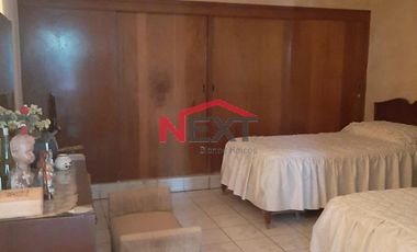 VENTA DE CASA EN ESQUINA DE UNA PLANTA EN REPÚBLICA ORIENTE