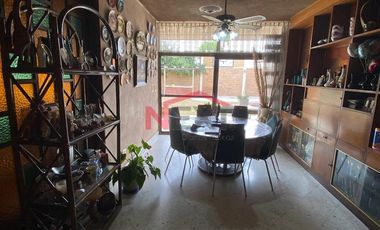 VENTA DE CASA EN ESQUINA DE UNA PLANTA EN REPÚBLICA ORIENTE