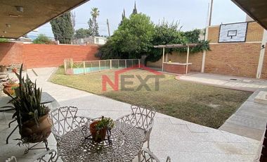 VENTA DE CASA EN ESQUINA DE UNA PLANTA EN REPÚBLICA ORIENTE