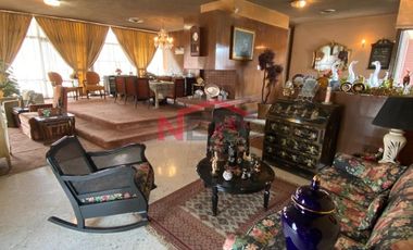 VENTA DE CASA EN ESQUINA DE UNA PLANTA EN REPÚBLICA ORIENTE