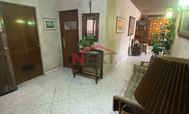 VENTA DE CASA EN ESQUINA DE UNA PLANTA EN REPÚBLICA ORIENTE