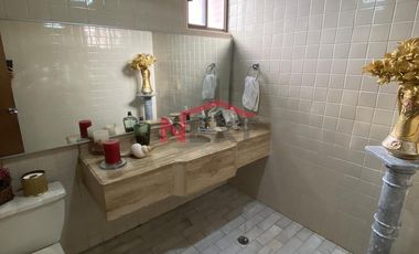 VENTA DE CASA EN ESQUINA DE UNA PLANTA EN REPÚBLICA ORIENTE