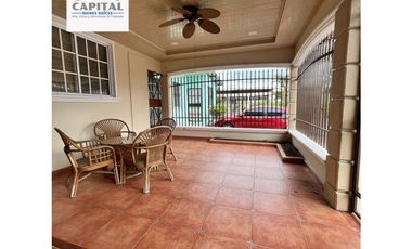 CASA EN URB. PASEO DEL VALLE - VILLA LUCRE