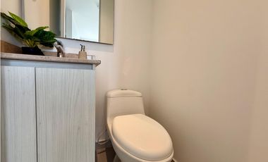 APARTAMENTO NUEVO EN ALTOS DE LOS ROSALES CON VISTA A VEGETACION