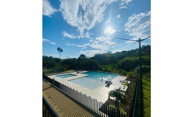 Linda Casa en Venta – Conjunto Cerrado, Cerritos, Pereira