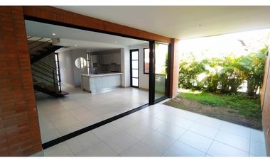 Linda Casa en Venta – Conjunto Cerrado, Cerritos, Pereira