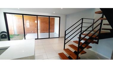 Linda Casa en Venta – Conjunto Cerrado, Cerritos, Pereira