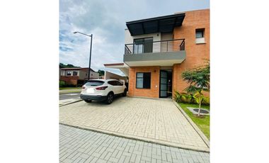 Linda Casa en Venta – Conjunto Cerrado, Cerritos, Pereira