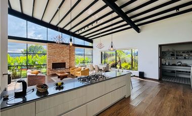 Casa campestre para la venta en unidad cerrada via San Antonio la ceja