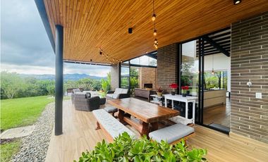 Casa campestre para la venta en unidad cerrada via San Antonio la ceja