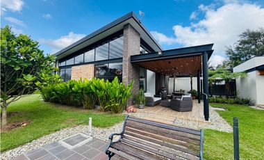 Casa campestre para la venta en unidad cerrada via San Antonio la ceja