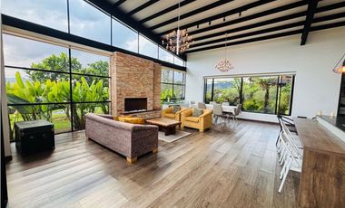 Casa campestre para la venta en unidad cerrada via San Antonio la ceja