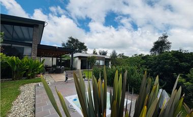 Casa campestre para la venta en unidad cerrada via San Antonio la ceja