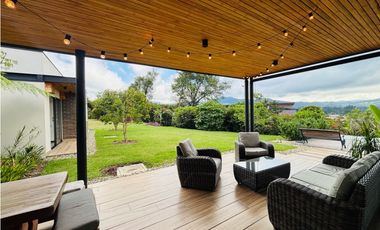 Casa campestre para la venta en unidad cerrada via San Antonio la ceja