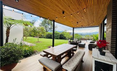 Casa campestre para la venta en unidad cerrada via San Antonio la ceja