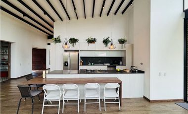 Casa campestre para la venta en unidad cerrada via San Antonio la ceja