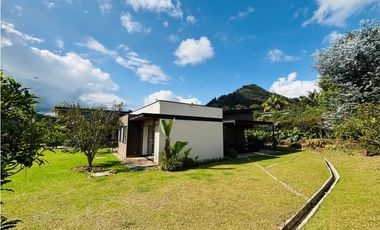 Casa campestre para la venta en unidad cerrada via San Antonio la ceja