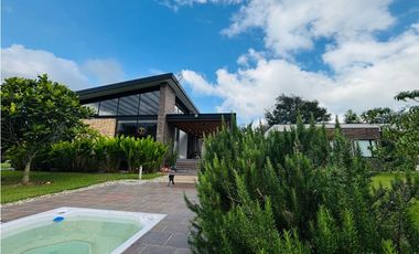 Casa campestre para la venta en unidad cerrada via San Antonio la ceja