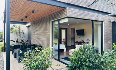 Casa campestre para la venta en unidad cerrada via San Antonio la ceja