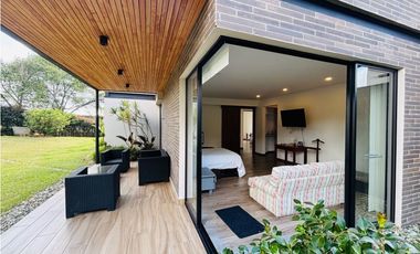 Casa campestre para la venta en unidad cerrada via San Antonio la ceja