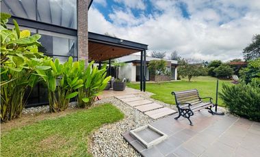 Casa campestre para la venta en unidad cerrada via San Antonio la ceja