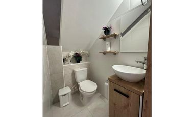 SE VENDE  HERMOSO CASA EN LAGOS 1 FLORIDABLANCA