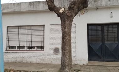 Casa en Venta 4 ambientes Ezpeleta con Jardin