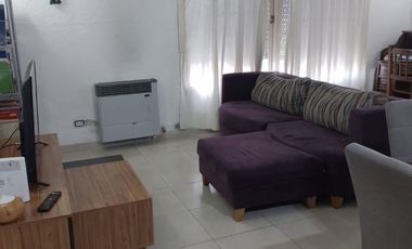 Casa en Venta 4 ambientes Ezpeleta con Jardin
