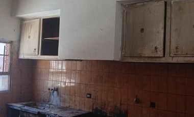 VENTA PH 3 AMBIENTES AL FRENTE A RECICLAR!