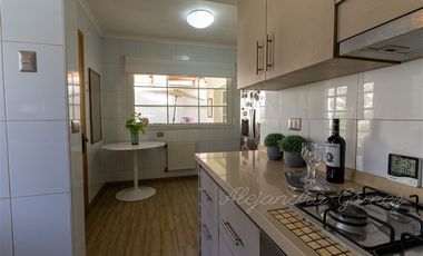 Casa en Venta en Bustos 2578