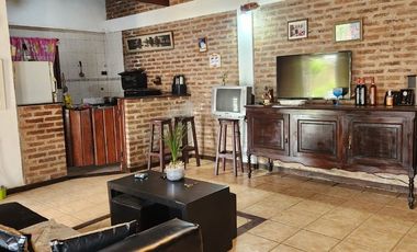 VENTA CASA 4 AMBIENTES MERLO