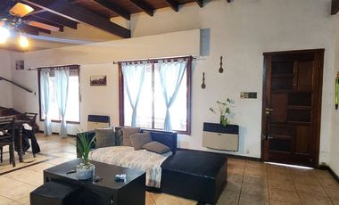 VENTA CASA 4 AMBIENTES MERLO