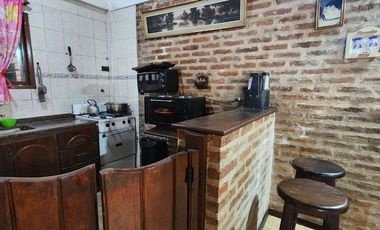 VENTA CASA 4 AMBIENTES MERLO