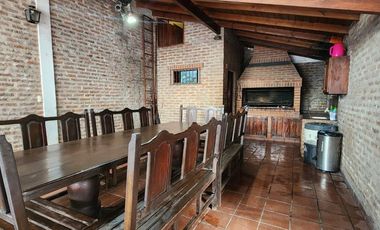 VENTA CASA 4 AMBIENTES MERLO