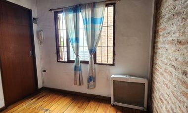 VENTA CASA 4 AMBIENTES MERLO