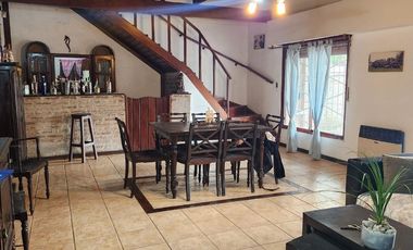 VENTA CASA 4 AMBIENTES MERLO