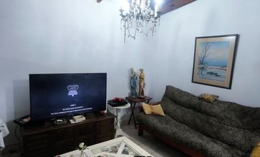 VENTA CASA 5 AMB PILETA Y QUINCHO EN VILLA DE MAYO