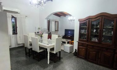VENTA CASA 5 AMB PILETA Y QUINCHO EN VILLA DE MAYO
