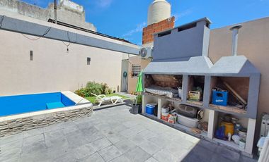 CASA RECICLADA - JARDIN, PILETA - APTO CREDITO