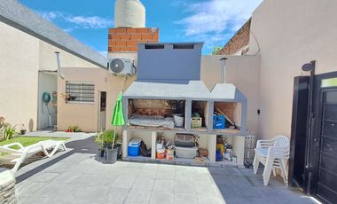 CASA RECICLADA - JARDIN, PILETA - APTO CREDITO
