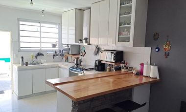 CASA RECICLADA - JARDIN, PILETA - APTO CREDITO