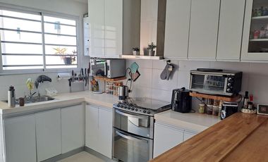 CASA RECICLADA - JARDIN, PILETA - APTO CREDITO